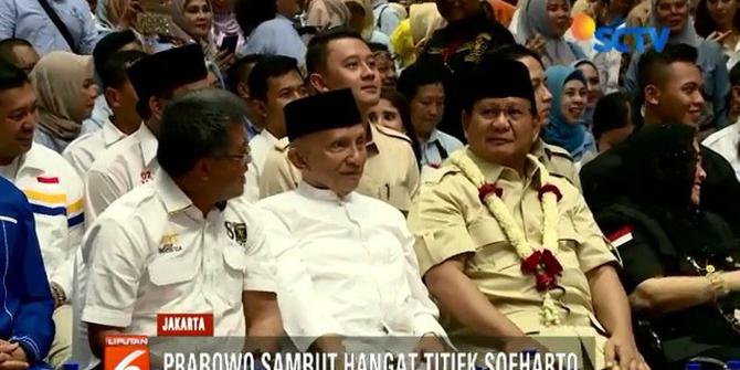 Prabowo Sambut Hangat Titiek Soeharto dalam Pembekalan Relawan di Istora