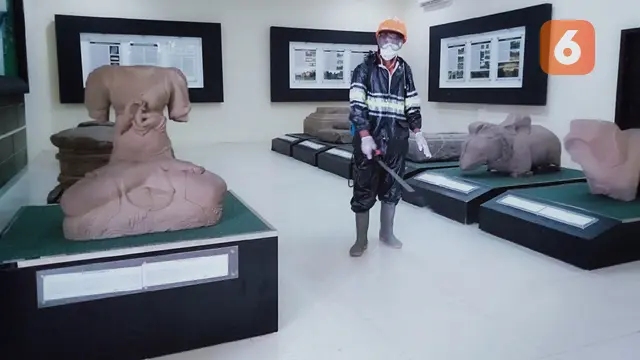 Penyemprotan Disinfektan di Museum Candi