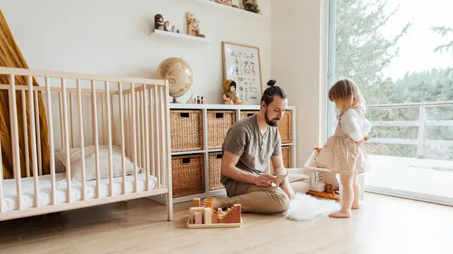 Ibu Selalu Menjadi Orang Pertama yang Dicari Anak? Begini Cara Membagi Peran Parenting Lebih Adil