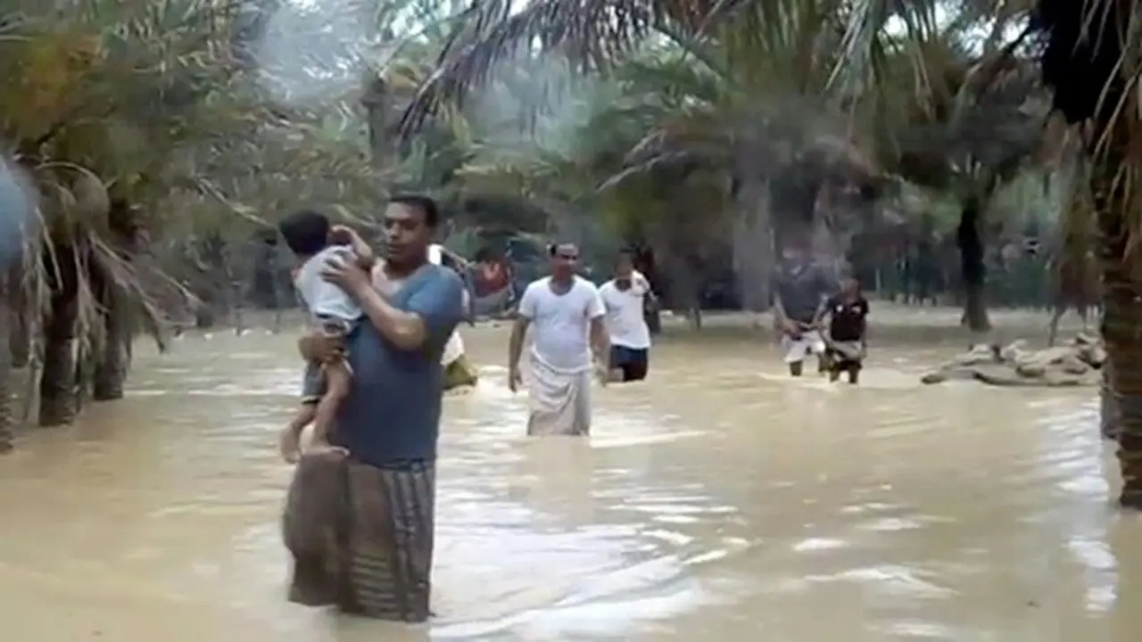 Topan Mekunu menerjang Oman. (AFP)