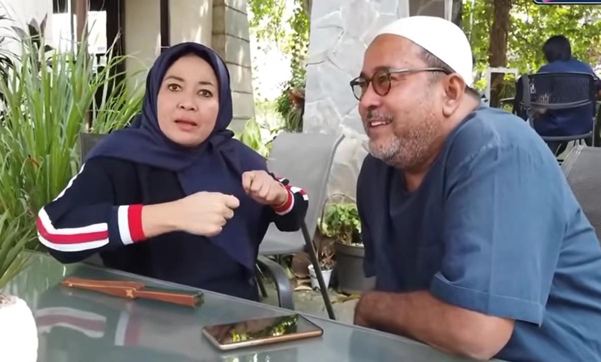 Potret Rano Karno dan Istrinya, Dewi Indriati