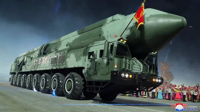 Korea Utara Pamer Rudal Nuklir dalam Parade Militer 70 Tahun Gencatan Senjata Perang Korea