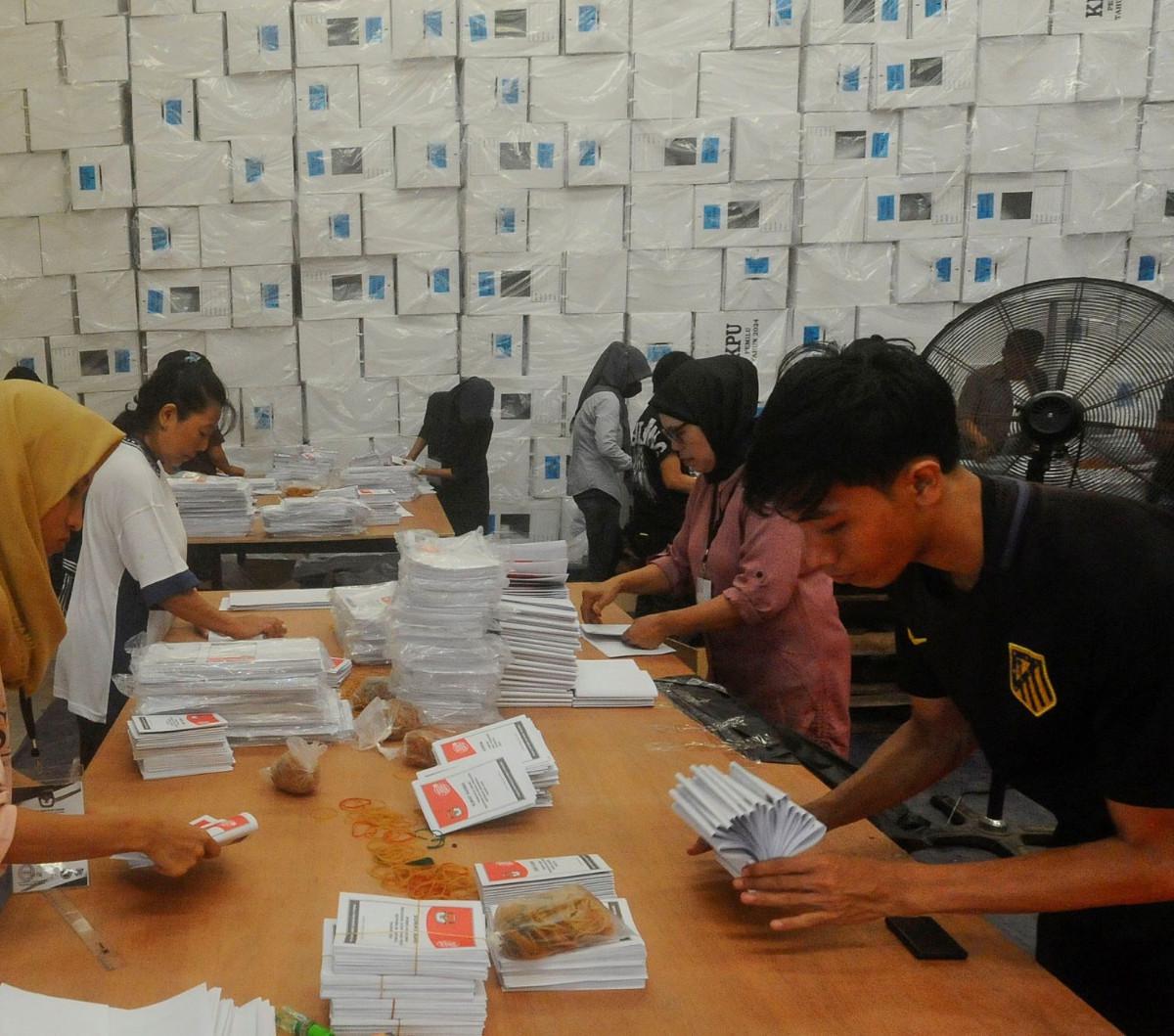 Sanksi bagi yang melanggar larangan ini berupa ancaman pidana kurungan paling lama satu tahun dan denda maksimal sebesar Rp12 juta.