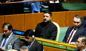 Presiden Ukraina Volodymyr Zelenskyy saat menghadiri Sidang Majelis Umum Perserikatan Bangsa-Bangsa (PBB) di Markas Besar PBB, Selasa (22/9/2026). (Dok. Justin Tang/The Canadian Press via AP)