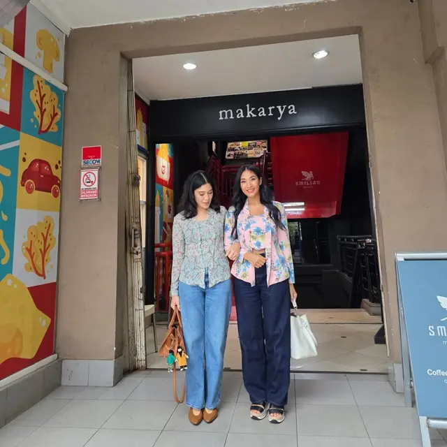 Potret Anggun Dian Sastro dan Happy Salma dalam Kebaya saat Jalani Book Date Berdua, Dapat Hadiah Puisi