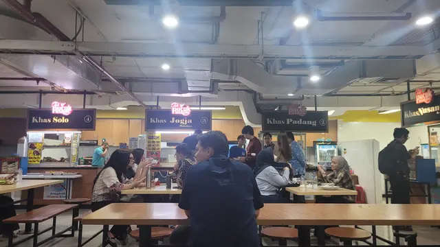 Suasana kantin karyawan di Plaza Indonesia, Thamrin, Jakarta Pusat. (Liputan6.com/Drey)