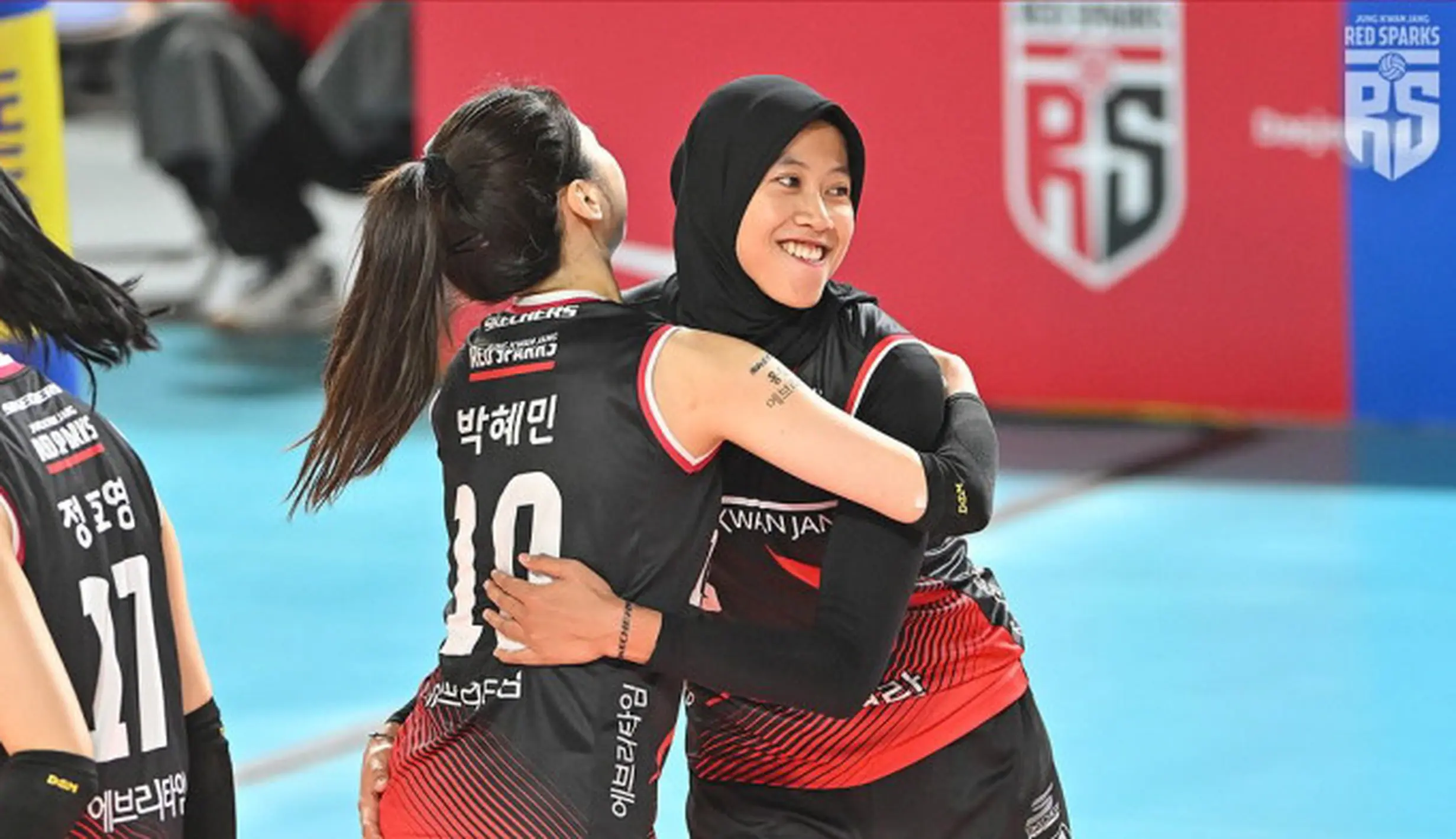 Foto: Ekspresi Kagum Giovanna Milana dan Rekan Satu Tim di Red Sparks 
