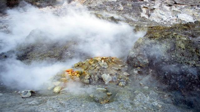 Jatuh ke Kawah Gunung Berapi, 3 Turis Tewas - Global Liputan6.com