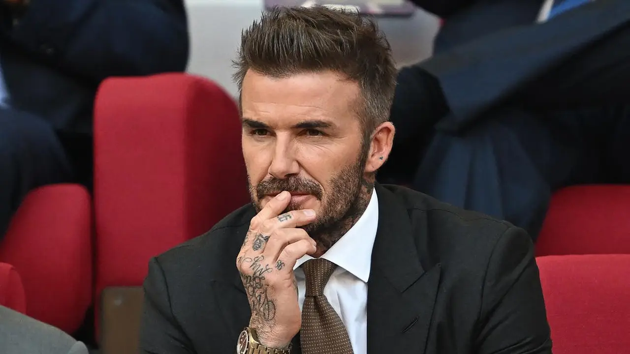 [Fimela] 6 Potret Tampan David Beckham Ketika Menyaksikan Pertandingan Inggris vs Iran di Piala Dunia 2022