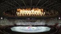 Kembang api dinyalakan saat upacara pembukaan Paralimpiade Tokyo 2020 di Olympic Stadium, Tokyo, Selasa (24/8/2021) malam WIB. Setelah ditunda selama setahun akibat pandemi Covid-19, Paralimpiade Tokyo 2020 akhirnya resmi dibuka. (Bob Martin for OIS via AP)
