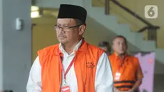 Bupati Indramayu, Supendi akan menjalankan salat Jumat di Gedung KPK, Jakarta, Jumat (13/12/2019). Supendi diperiksa sebagai tersangka terkait dugaan menerima suap terkait pengaturan proyek dilingkungan Pemerintah Kabupaten Indramayu tahun 2019. (merdeka.com/dwi narwoko)