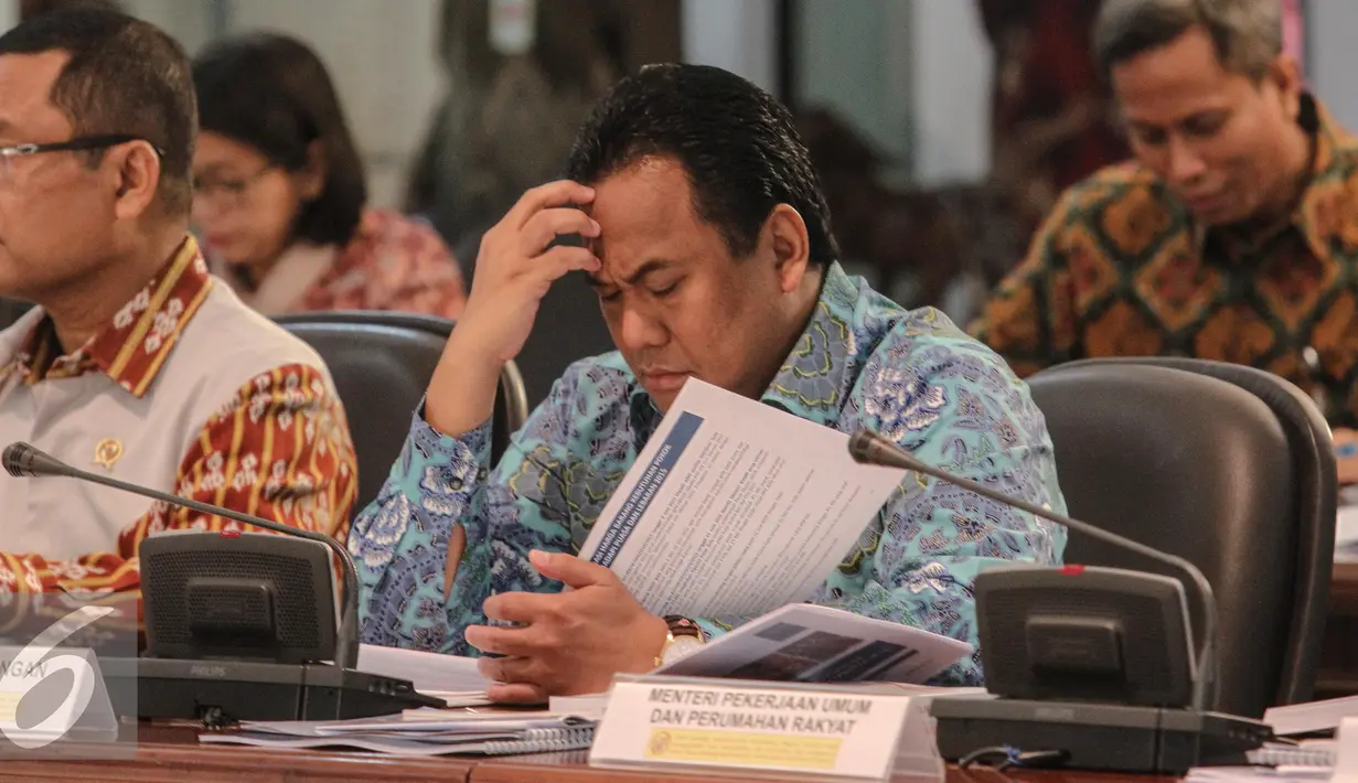 Mendag Rahmat Gobel saat menghadiri sidang kabinet paripurna, Jakarta, Senin (6/7/2015). Sidang tersebut membahas Draft Nota Keuangan dan Postur RAPBN 2016 dan Persiapan Lebaran 2015. (Liputan6.com/Faizal Fanani)