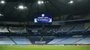 Tampilan layar yang mengarah ke final Liga Champions setelah pertandingan leg kedua semifinal Liga Champions antara Manchester City dan Paris Saint Germain di Stadion Etihad, di Manchester, Rabu (5/5/2021). Manchester City unggul agregat 4-1 atas PSG. (AP Photo/Dave Thompson)