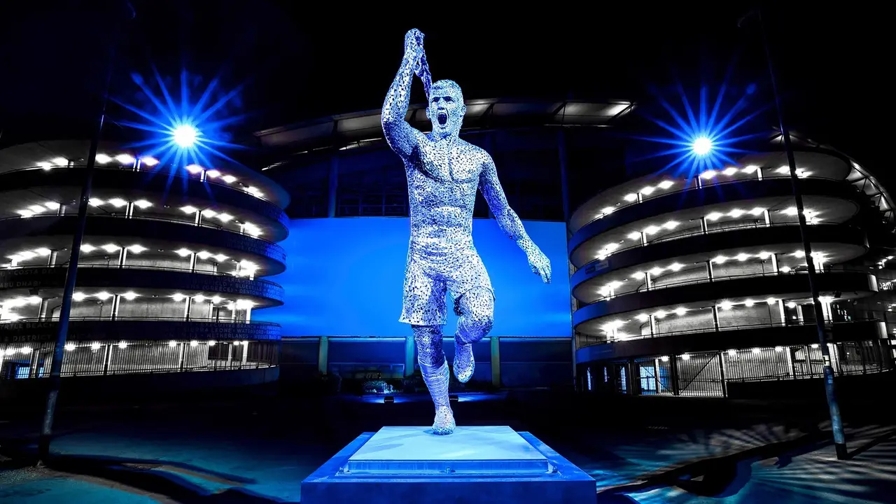 Patung Sergio Aguero.