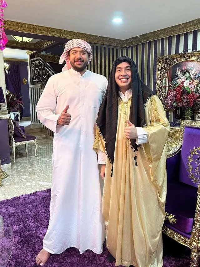 Jeome Polin cosplay jadi raja Arab saat bermain di rumah mama Ala