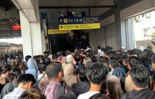 Pagi Riuh di Stasiun Duri Saat Eskalator Belum Berfungsi
