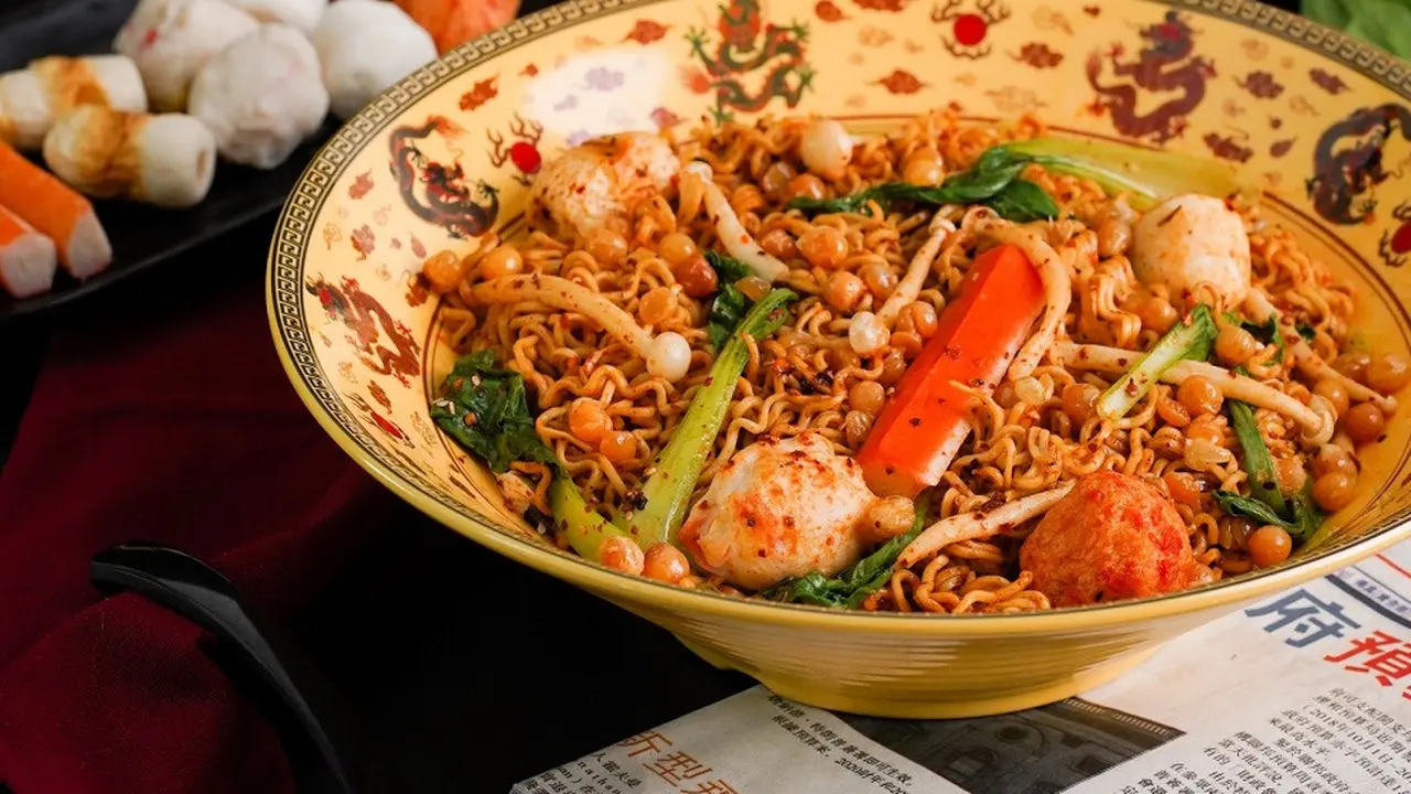 Menikmati Menu Hot Pot Seru Ala Sichuan dengan Pemesanan Unik Menggunakan Timbangan