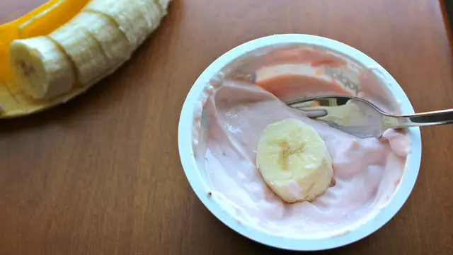 [Bintang] Pisang Yogurt Beku, Perpaduan Rasa Asam Manis yang Romantis