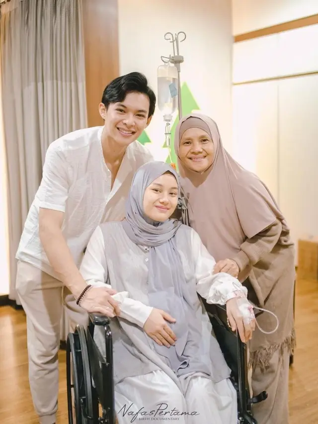 Potret Dinda Hauw Bersama Bunda