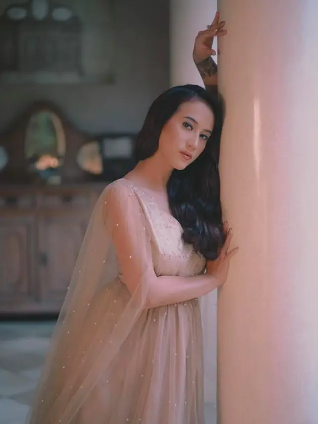 7 potret Janisaa Pradja istri baru Mike Lewis