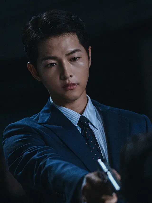 Song Joong Ki dalam Vincenzo. (tvN/ Netflix)