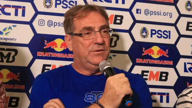 Pelatih Persib Bandung, Robert Alberts.