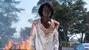 Lupita Nyong'o dalam sebuah adegan film 'Us'. Lupita Nyong'o merupakan aktris terbaik peraih Oscar dari Meksiko. Film 'Us' banyak menampilkan adegan pembunuhan. (Claudette Barius/Universal Pictures via AP)