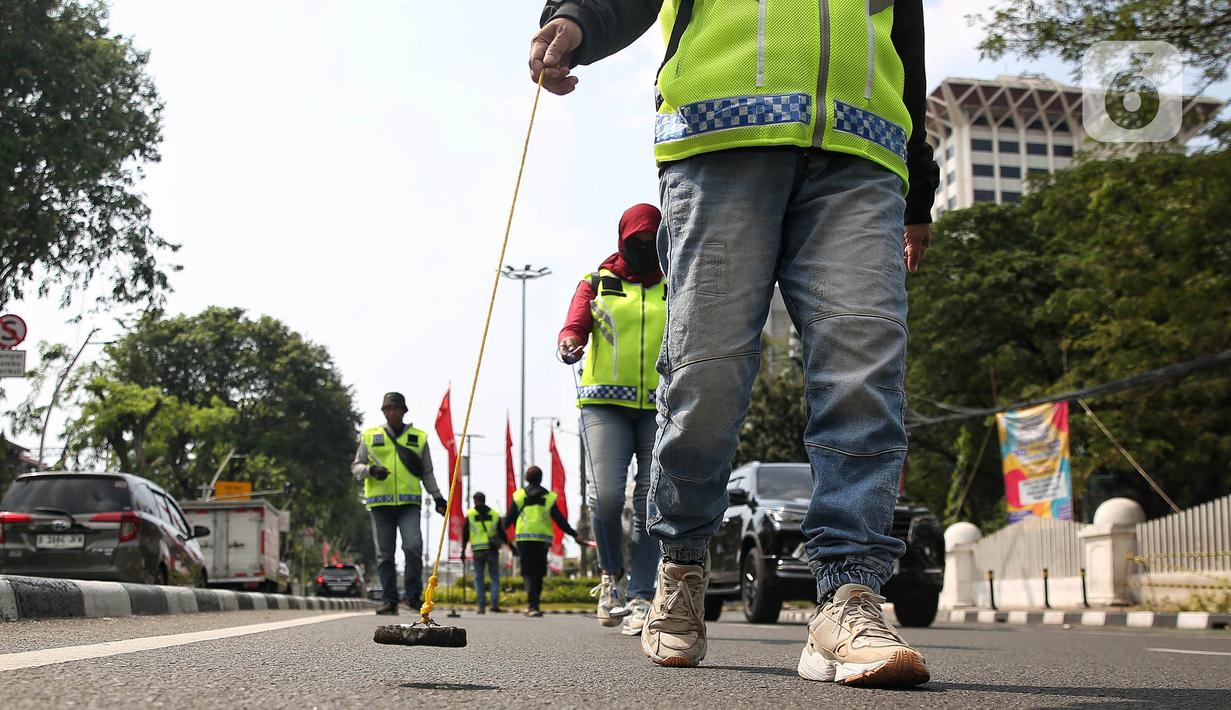 Aksi ini dilakukan untuk membantu pengamanan perjalanan Paus Fransiskus beserta rombongan selama lawatan di Indonesia. (Liputan6.com/Angga Yuniar)