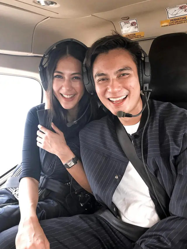 Artis Ini Pilih Jalan-Jalan Naik Helikopter