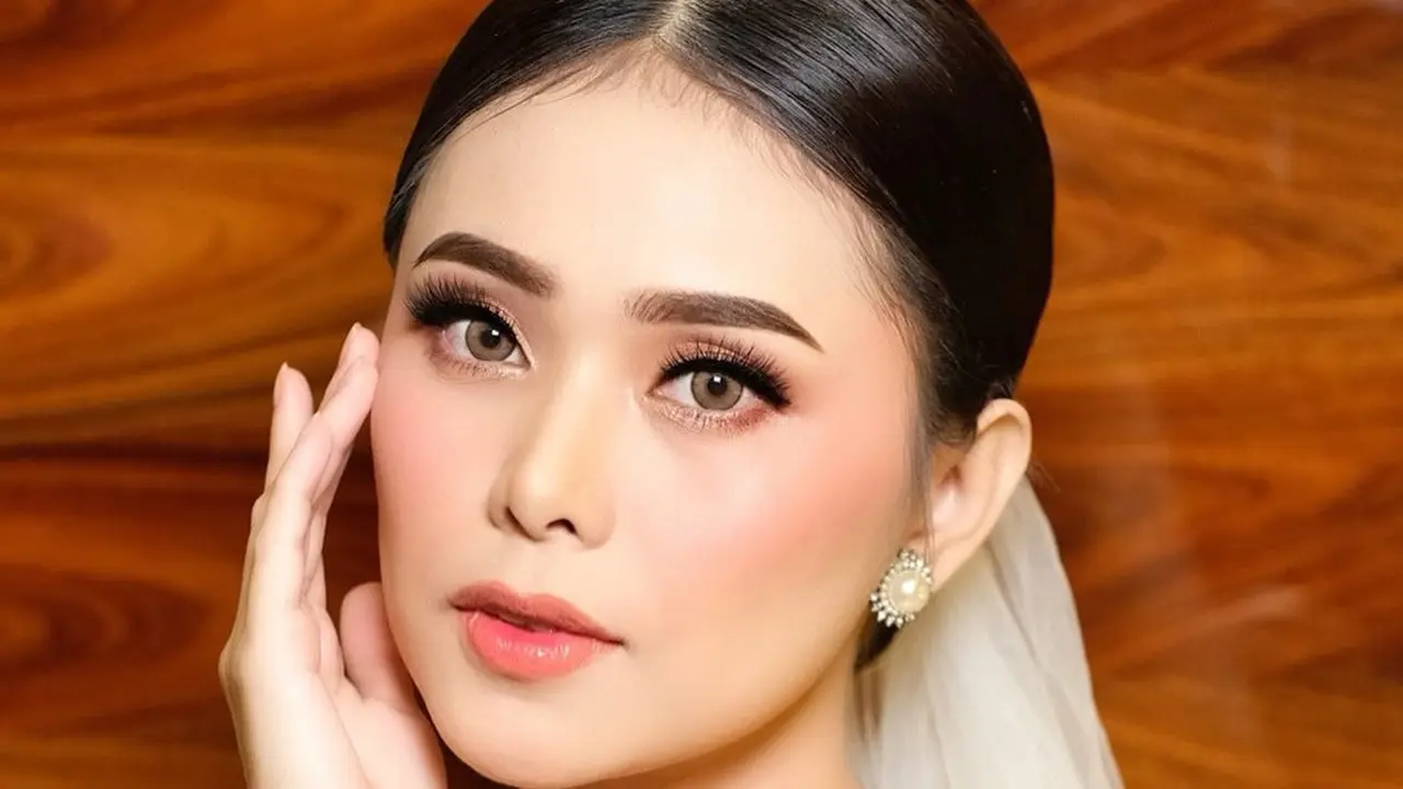 Tutorial International Bridal Makeup Look ala Olis Herawati, Riasan Flawless dan Anti Crack Jadi Kuncinya