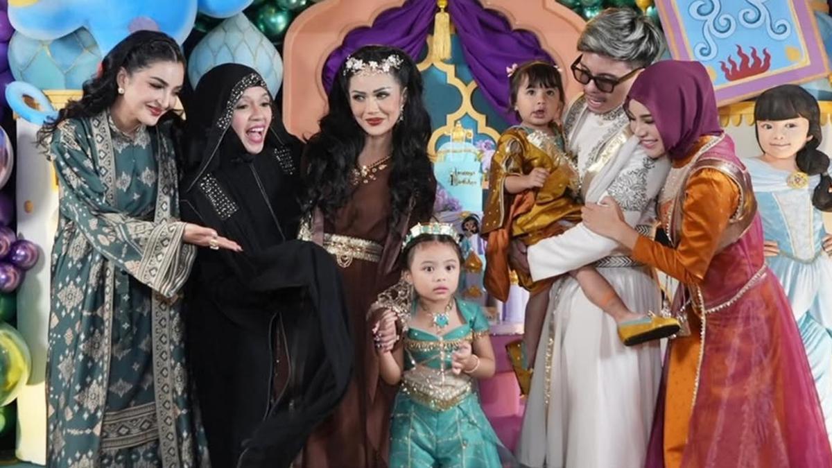 6 Potret Keluarga Besar Ameena di Perayaan Ultah ke-4, Krisdayanti hingga Ashanty