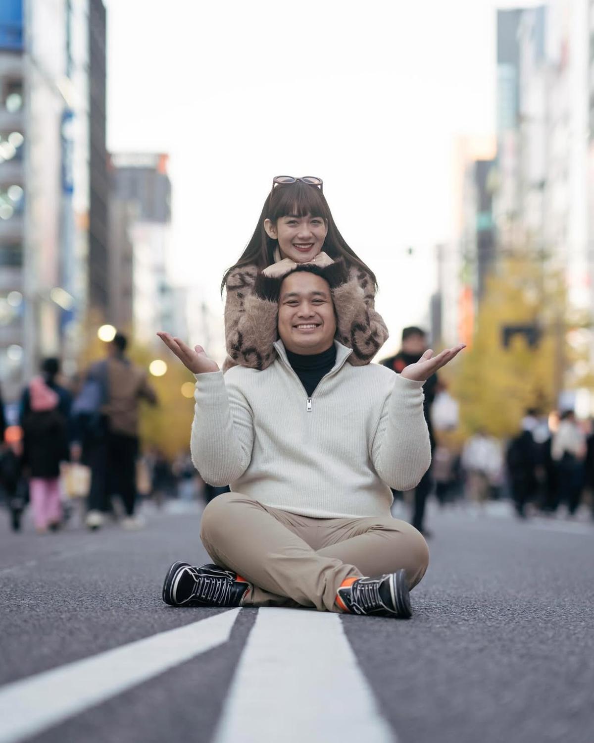 Potret Gilang Dirga dan Adiezty Fersa Liburan ke Jepang Tanpa Anak, Sempat Nangis saat ke Bandara