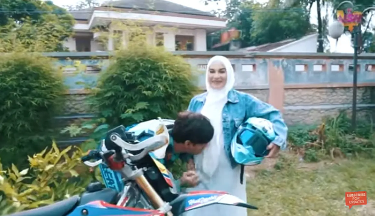 Irish Bella dan Ammar Zoni (Youtube/ Aish TV)