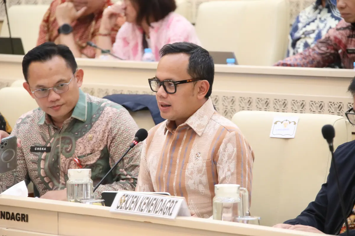 Wakil Menteri Dalam Negeri Bima Arya Sugiharto saat rapat kerja bersama Komisi II DPR. (Liputan6)