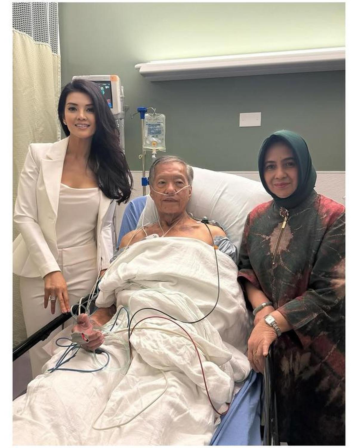 6 Potret Farah Quinn Bareng Ayah-Ibu yang Jarang Tersorot, Kumpul di Amerika