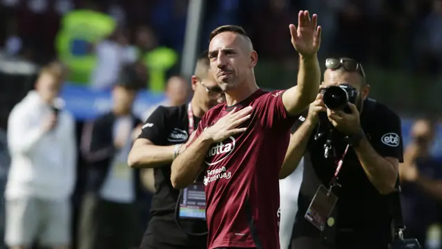 Foto: Sambil Menitikan Air Mata, Franck Ribery Pamit dan Izin Gantung Sepatu dari Lapangan Hijau