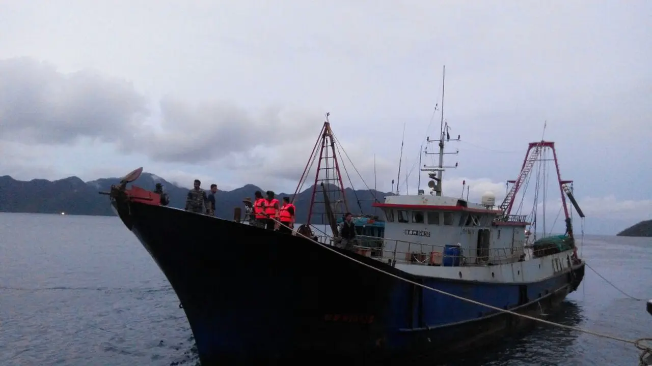 Kapal asing dari berbagai negara yang juga mencuri ikan  ternyata konsumsi BBM dari Indonesia.