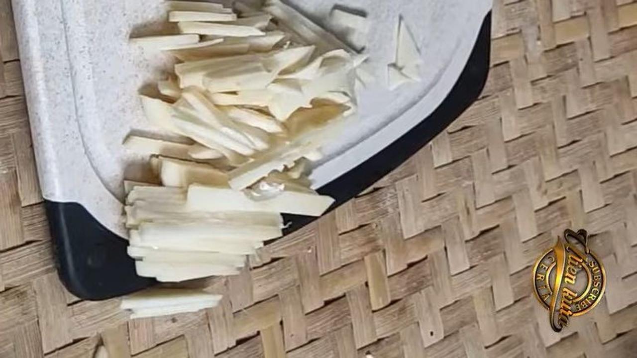 Kupas dan Potong Rebung