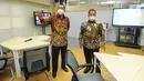 Direktur Utama Bank BTN Haru Koesmahargyo (kiri) didampingi Rektor Universitas Negeri Semarang (Unnes) Fathur Rokhman (kanan) sarana dan prasarana laboratorium digital di lingkungan kampus Unnes Semarang, Jumat (11/6/2021). (Liputan6.com/HO/BTN)