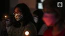 Jemaat mengikuti ibadah perayaan malam Natal di Gereja Protestan Indonesia Bagian Barat (GPIB) Effatha, Jakarta, Jumat (24/12/2021). Ibadah malam ini mengangkat tema Nyanyian Pujian. (Liputan6.com/Johan Tallo)