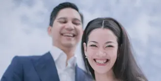 Budisatrio Djiwandono, politikus sekaligus keponakan prabowo baru saja menggelar pernikahan bersama sang kekasih Mila Gunawan. Penampilan sang istri yang anggun jadi sorotan. [Foto: Instagram/ Budisatrio Djiwandono]