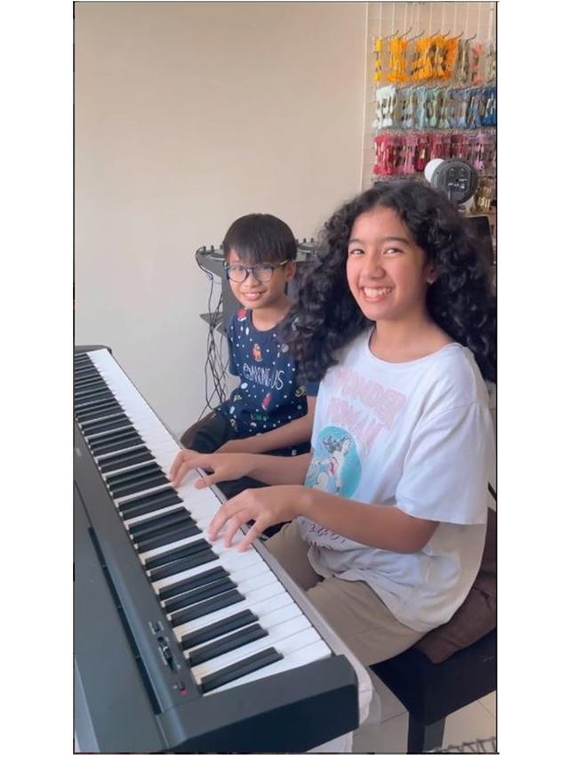 6 Potret Perayaan Ulang Tahun Anak Kedua Sheila Marcia, Dapat Kejutan Keluarga