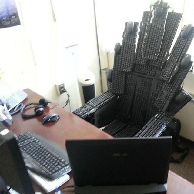 7 Potret Komputer dan Kursi Game Versi 'Low Budget' Ini Kreatif Banget