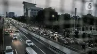 Pada hari Jumat (31/1/2025) aturan ganjil genap di Jakarta diberlakukan untuk mengurangi kemacetan lalu lintas di sejumlah ruas jalan utama. (Merdeka.com)