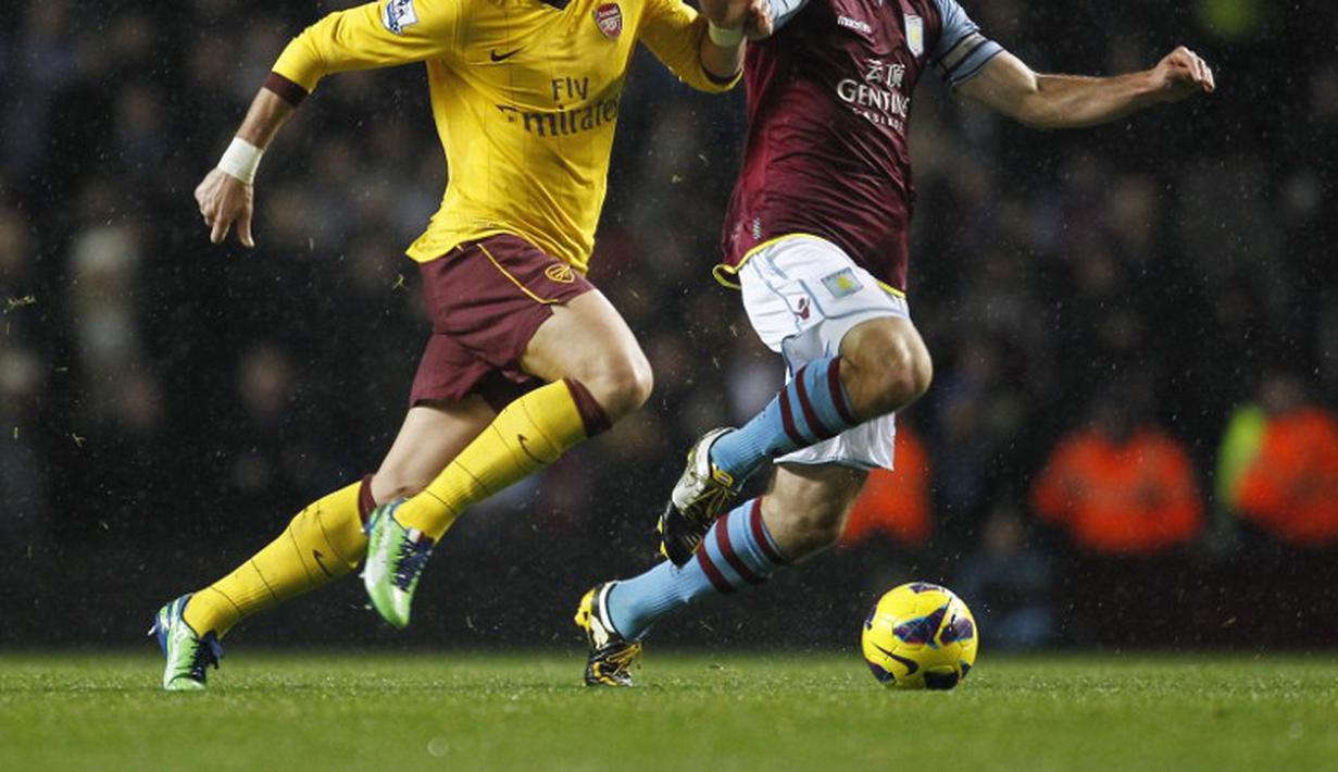 Agen dari sang pemain mengakui kalau kapten Villa ini akan pindah dalam waktu dekat (IAN KINGTON / AFP)