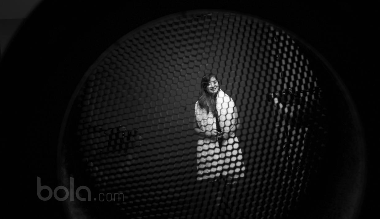 Dewi Putri Sungging Sari ingin menjadi pemain basket yang tidak hanya dilihat cantik tetapi juga memiliki banyak prestasi. (Bola.com/Nicklas Hanoatubun)