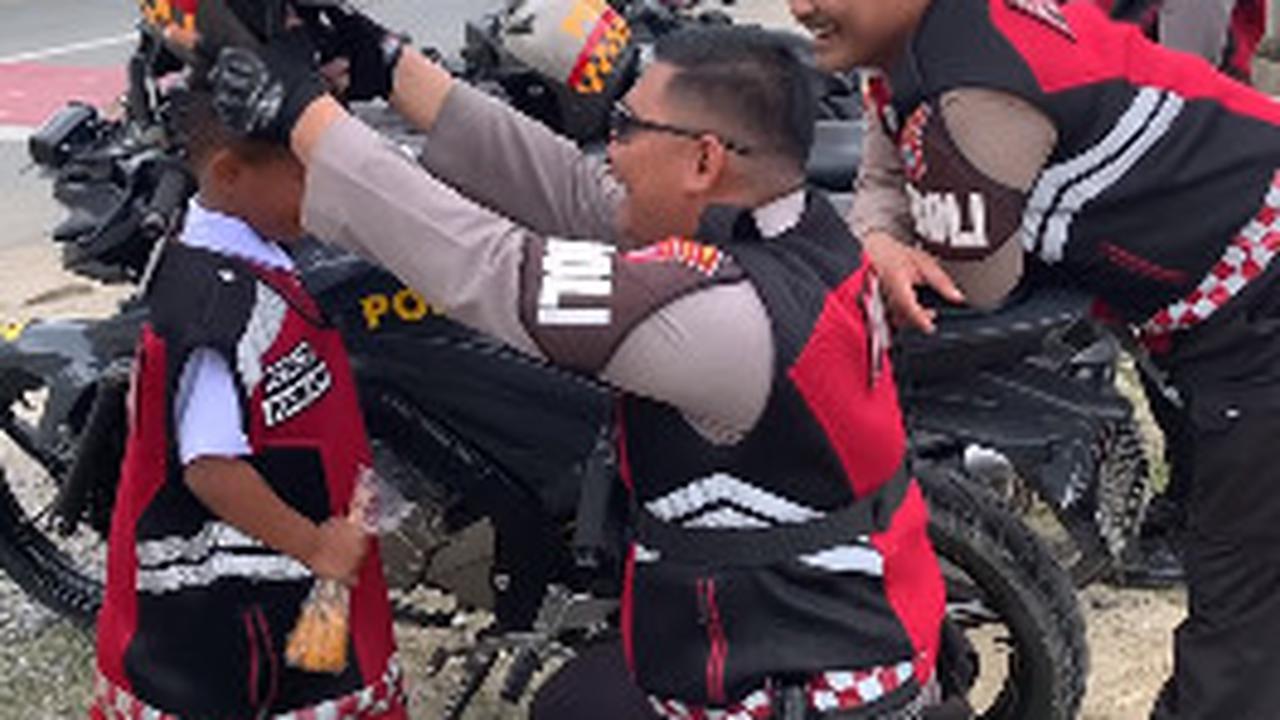 Bocah SD Tepergok Ngelus-elus Motor Polisi, Wajahnya Panik Dihampiri Anggota Endingnya Tak Terduga