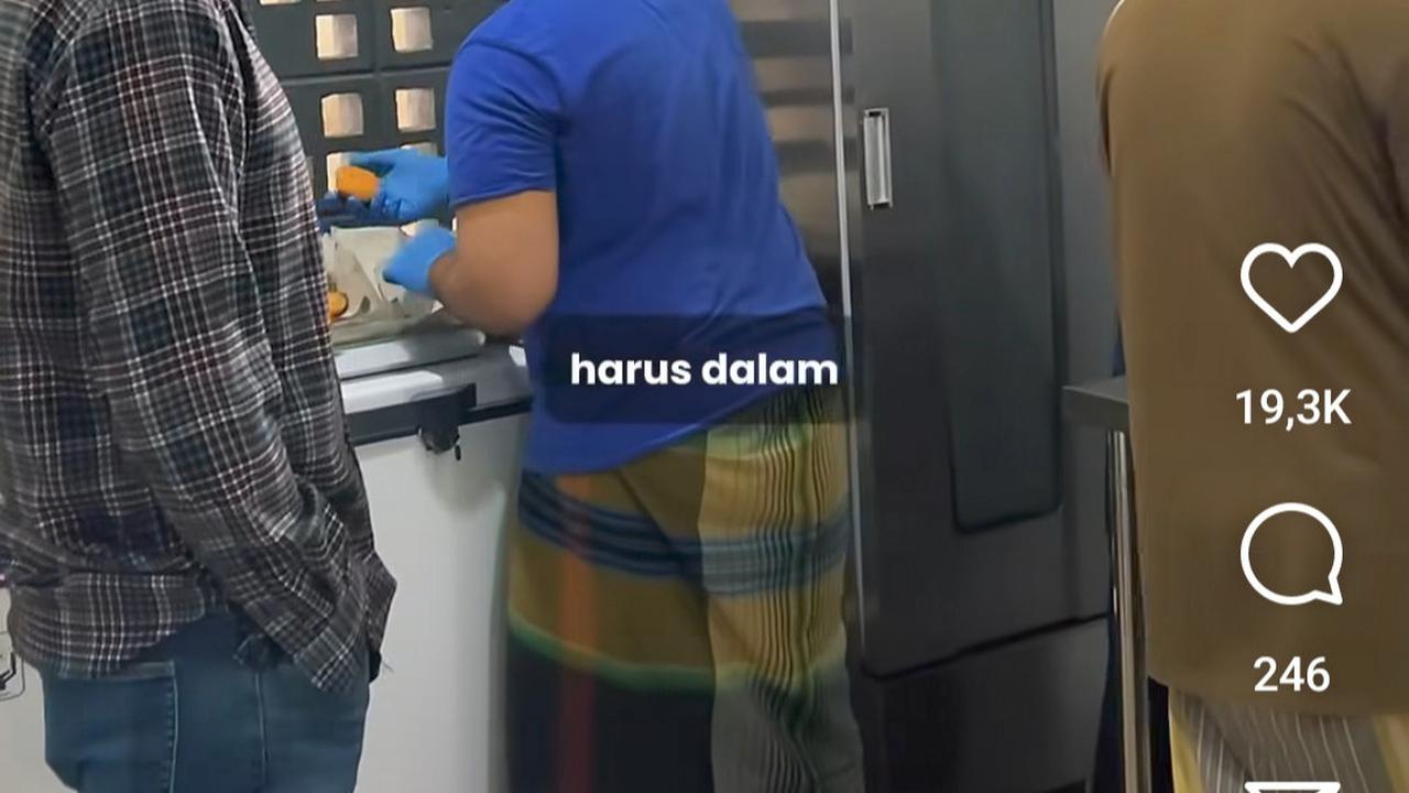 Potret Dhini Aminarti & Dimas Seto Grebek Anak-anaknya yang Sibuk Buat Donat, Adem Banget Sambil Dengar Murotal
