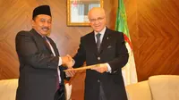 Dubes RI untuk Aljazair Ahmad Niam Salim (kiri) (foto: Kemenlu)