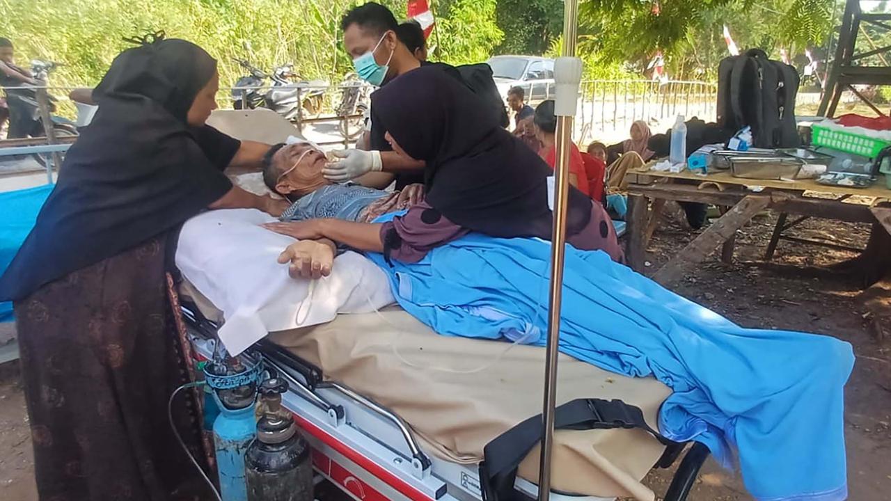 Terdampak Gempa M 7,7 Pasien Rumah Sakit Dirawat di Tenda
